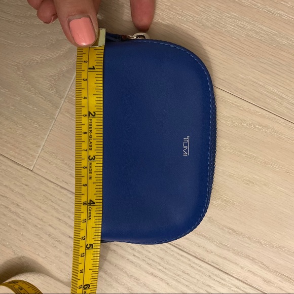 ****SOLD****NEW Tumi leather pouch case - Picture 2 of 5